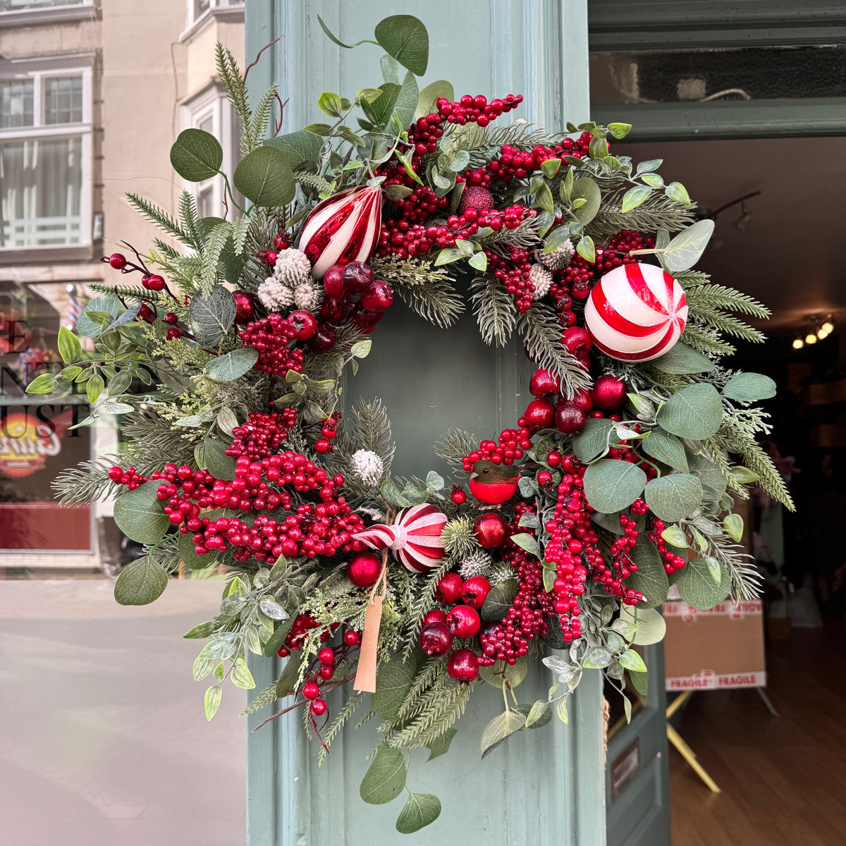 Christmas Wreath | Berries & Baubles red