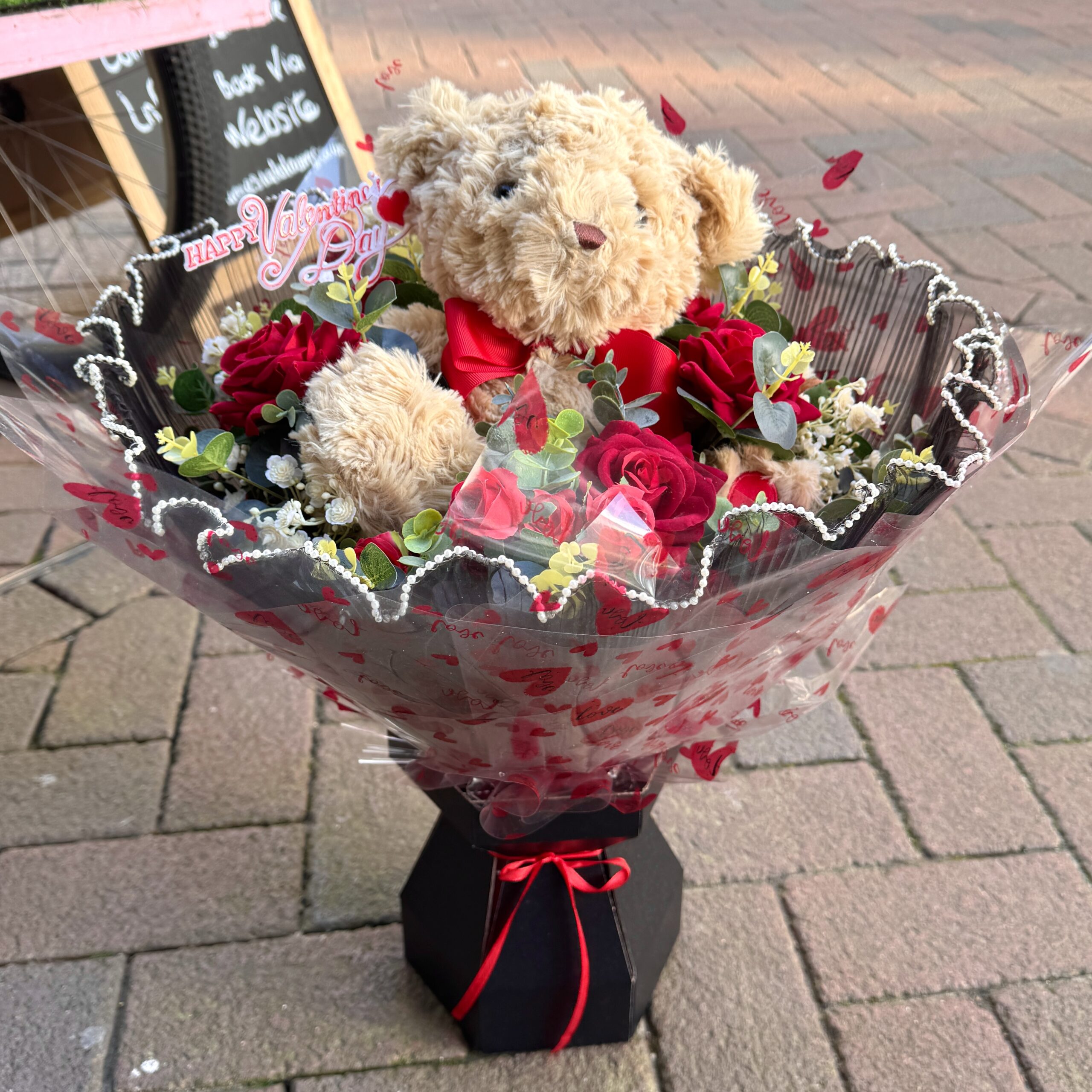 Valentine bouquet with bear - Image 2