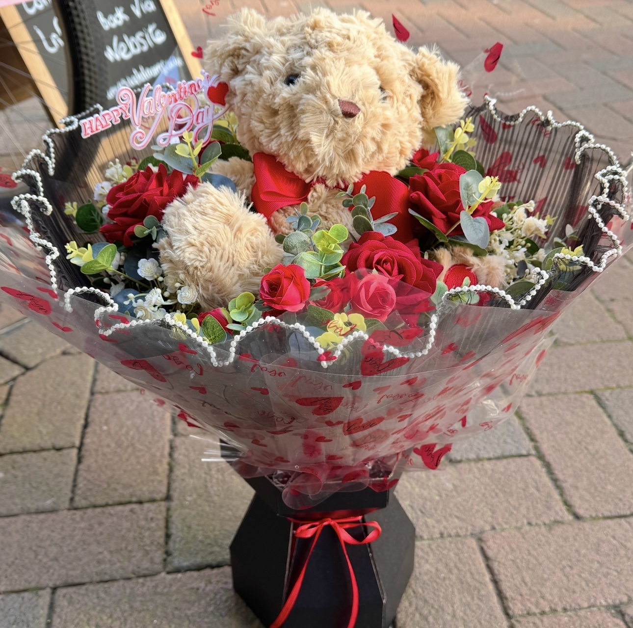 Valentine bouquet with bear - Image 4