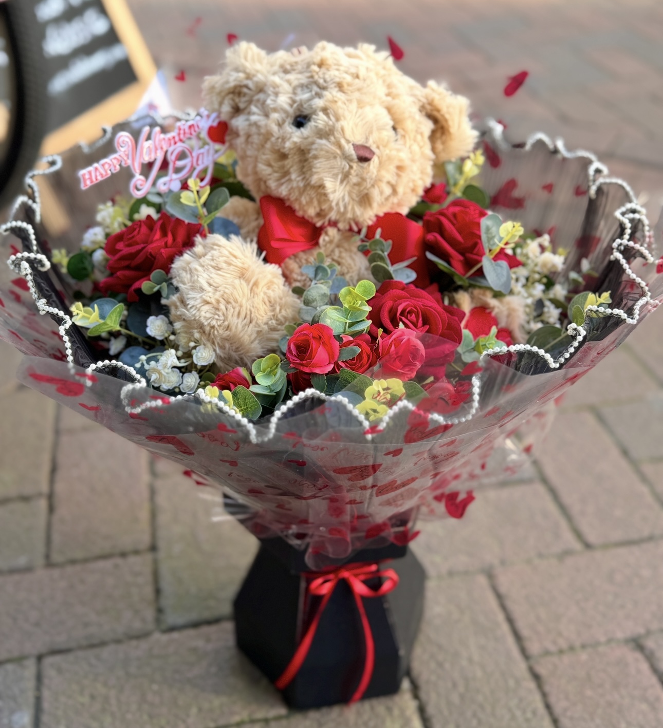 Valentine bouquet with bear - Image 8
